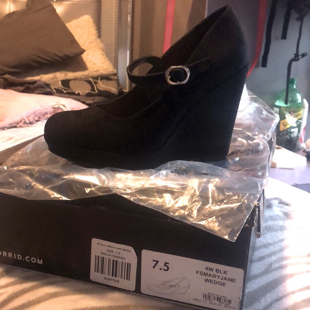 BLk fs maryjane wedges
